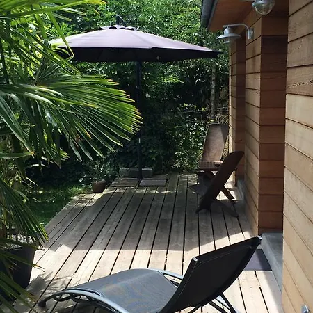 D'hotes Du Clos Bamboo Bed and breakfast Mérignac