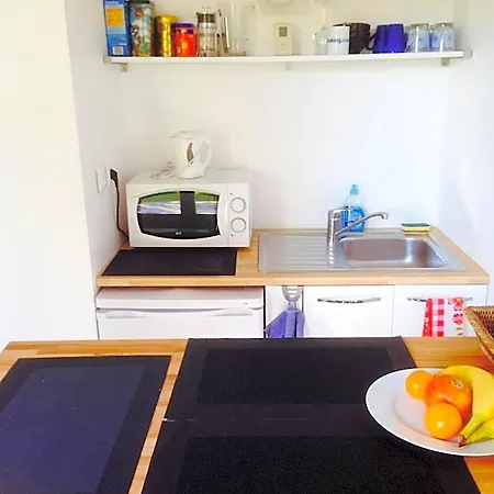 D'hotes Du Clos Bamboo Bed and Breakfast Mérignac