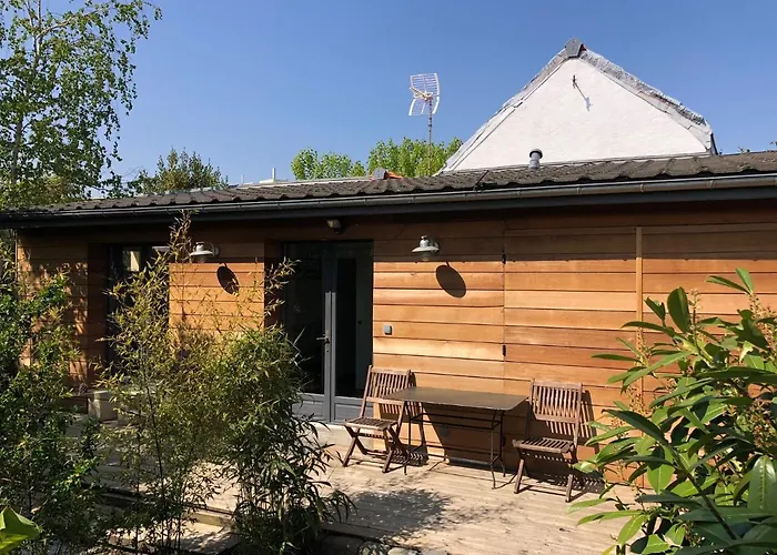 D'hotes Du Clos Bamboo Bed & Breakfast 3*