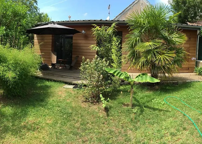 D'hotes Du Clos Bamboo Bed & Breakfast 3*