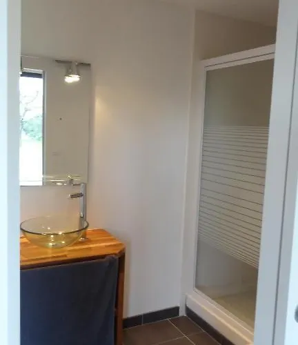 D'hotes Du Clos Bamboo Bed and Breakfast Mérignac