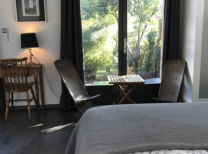 D'hotes Du Clos Bamboo Bed and Breakfast Mérignac