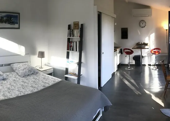 D'hotes Du Clos Bamboo Bed and Breakfast 3*